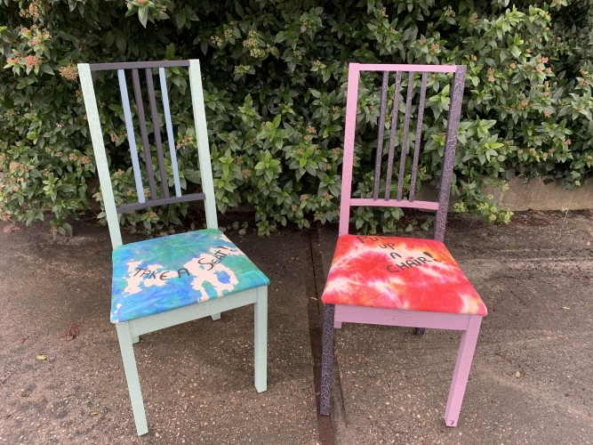 Restyle stoelen met vintage en Tie-dye